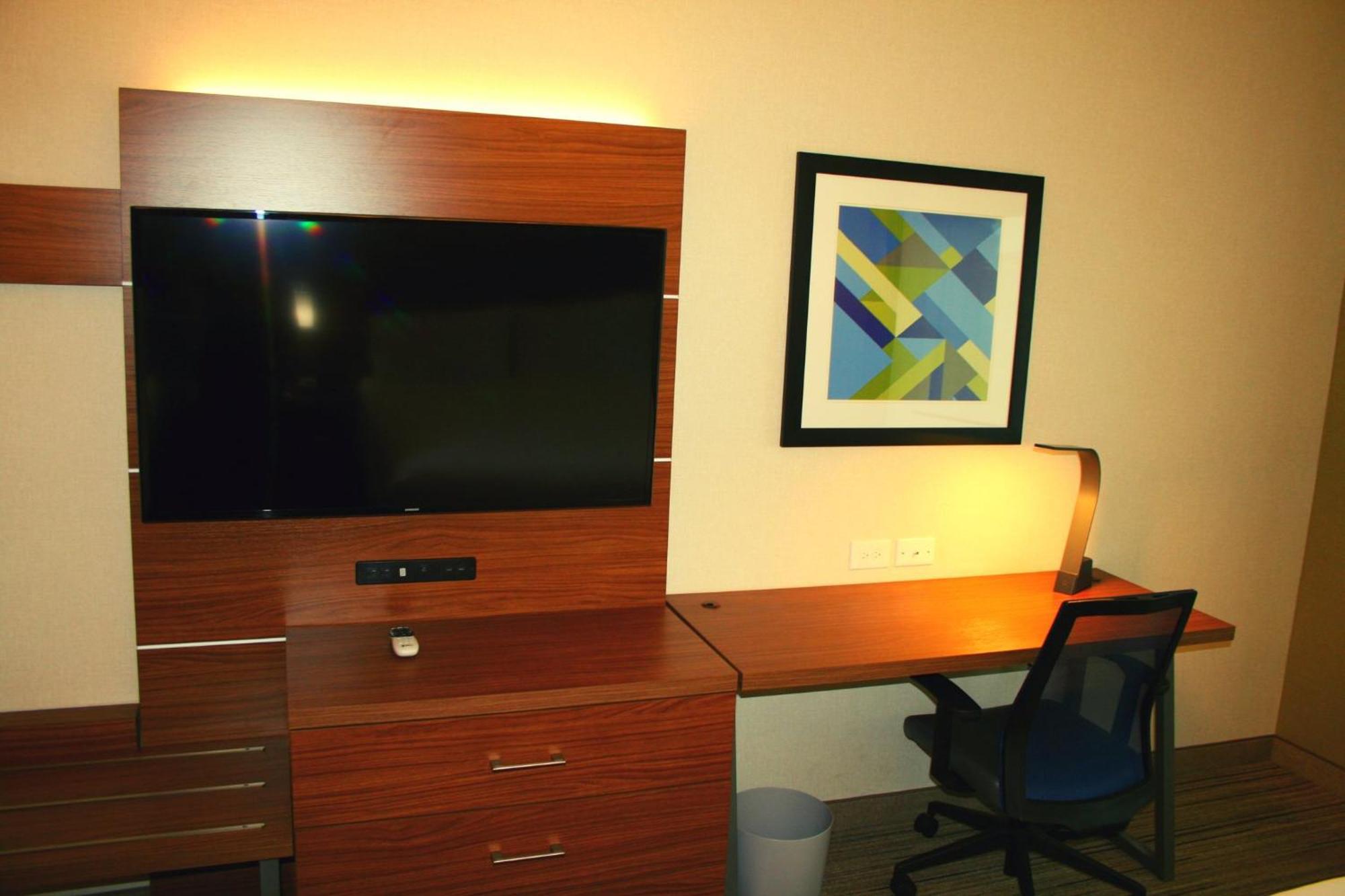 Holiday Express & By Ihg 3*