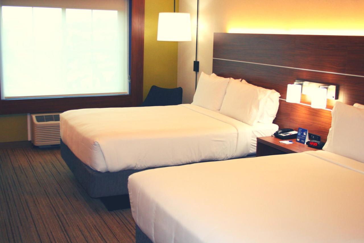 Holiday Express & By Ihg Marina