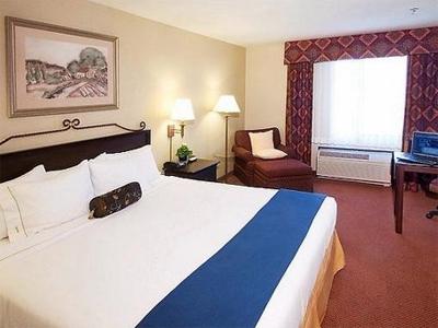 Holiday Express & By Ihg 3* Marina