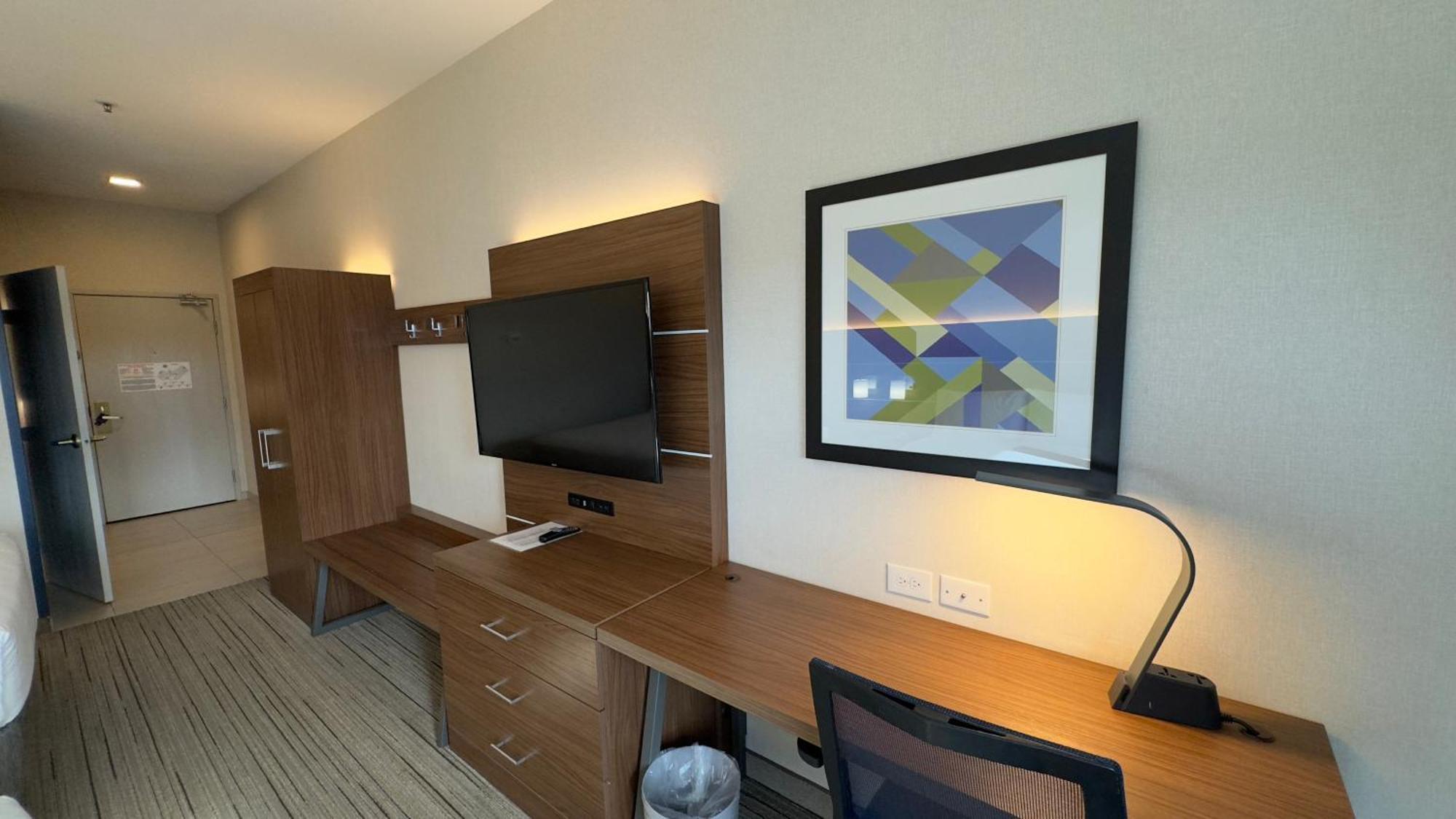 Hotel Holiday Express & By Ihg